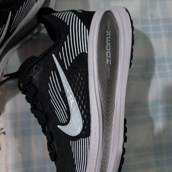 Nike Air Zoom Vomero 18 Road Running Shoes - Picture 5 of 8